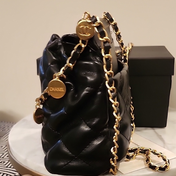 NWOT Chanel Beauty Black Quilted Shoulder Bag with Gold Chain - Picture 7 of 13